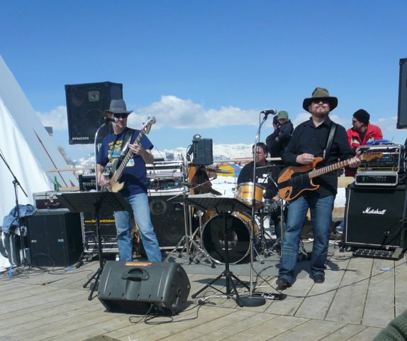 tipi041032.jpg